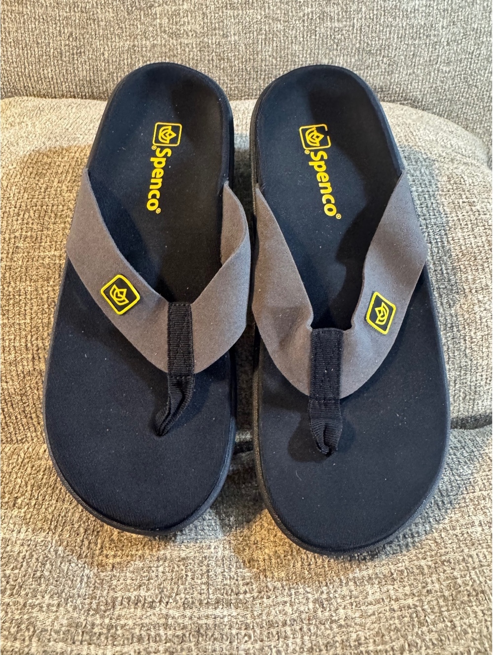 Spenco Women's Yumi Plus Orthotic Flip Flops Sandal Size 9 Black / Grey